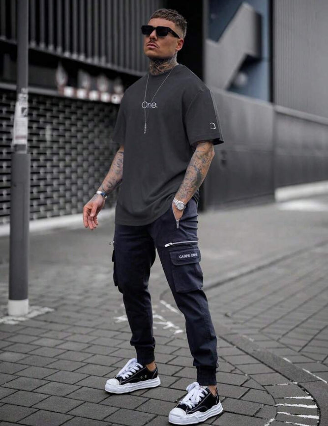 Men's One Letter Printed Round Neck Drop Shoulder.