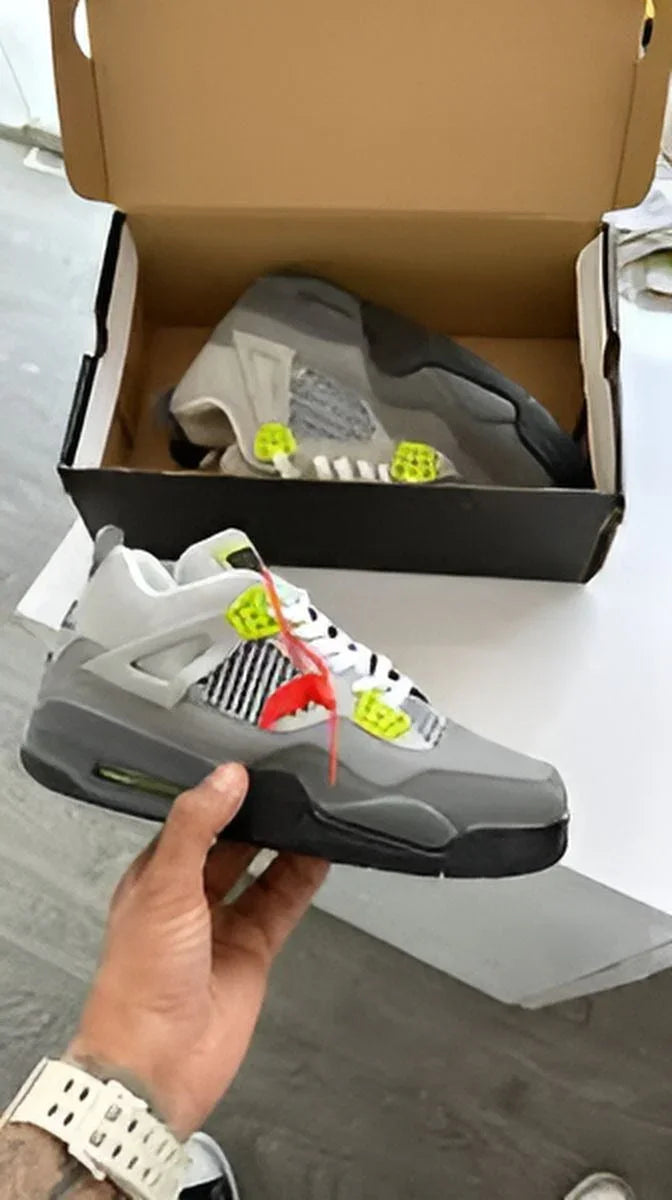AIR JORDAN 4 - Retro - Grey with Black