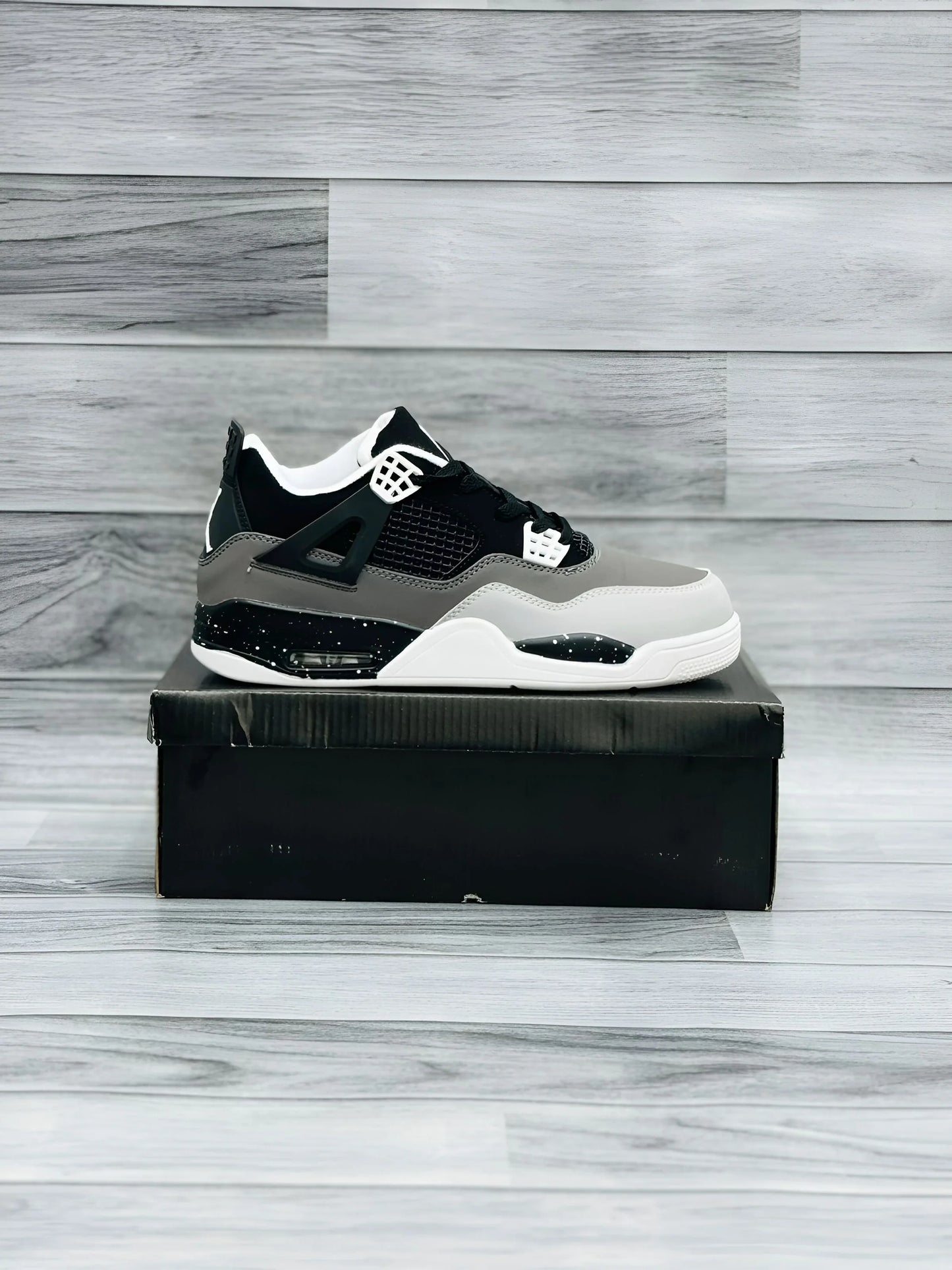 AIR JORDAN 4 - Retro - Black with Grey