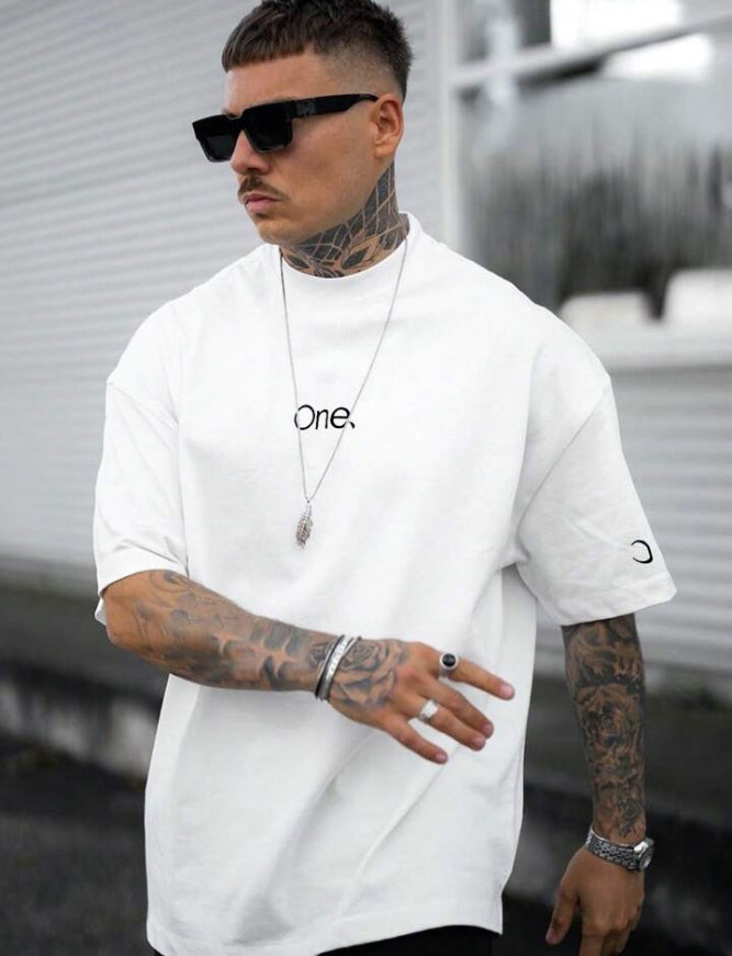Men's One Letter Printed Round Neck Drop Shoulder.