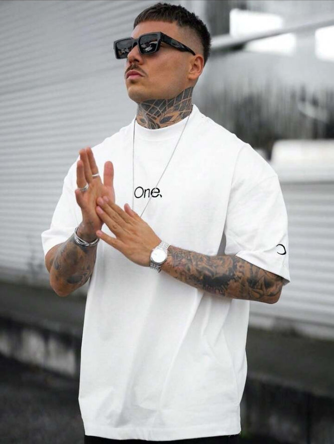 Men's One Letter Printed Round Neck Drop Shoulder.